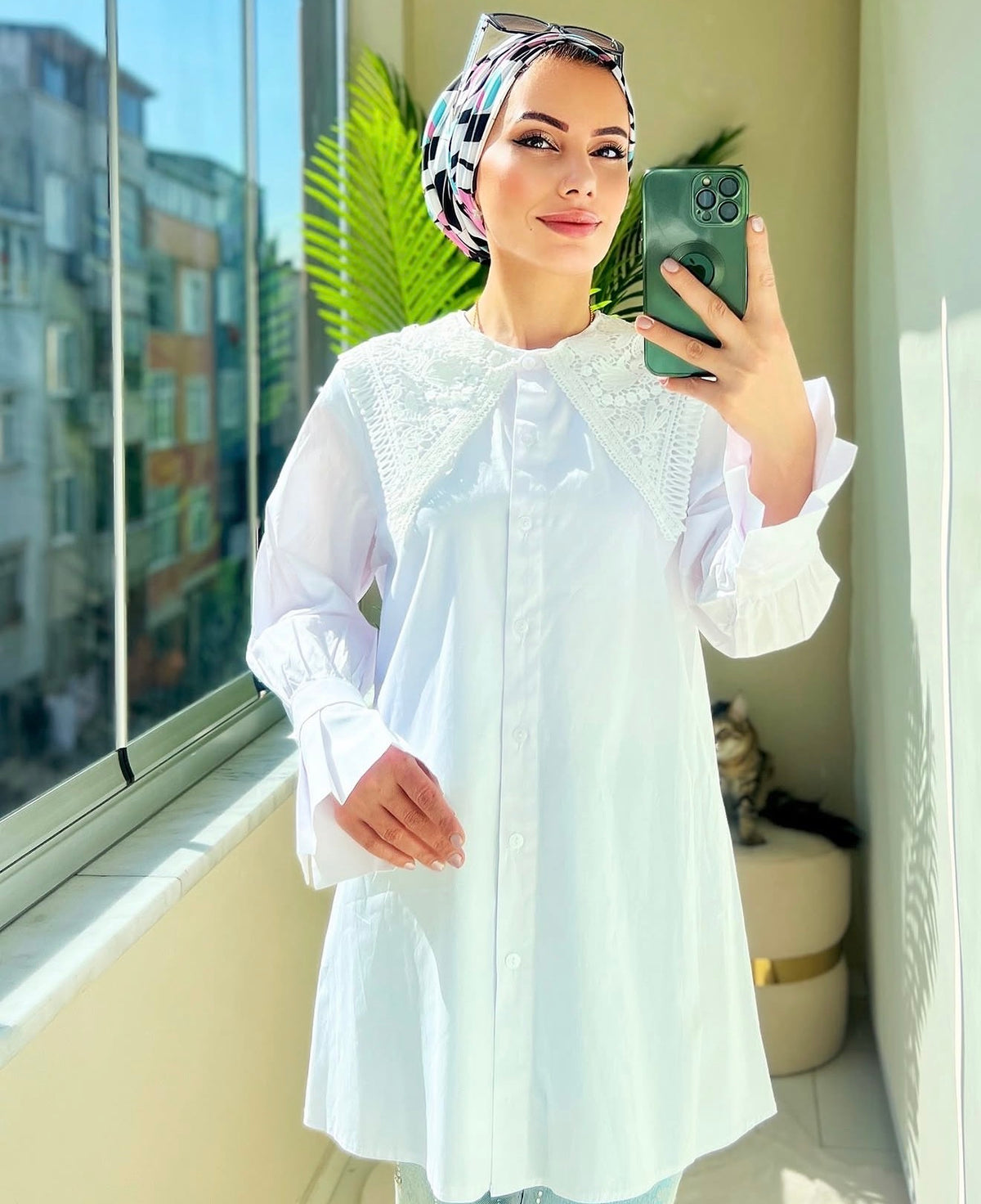 Dantel Yaka Detaylı Gömlek Beyaz