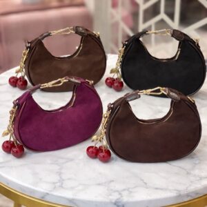 Kiraz charmlı süet çanta